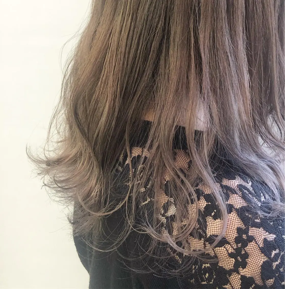 ミディアム カラー ベージュカラー ラベンダーカラー ラベンダーベージュ カット ヘアカラー 齋藤 咲のヘアスタイル
