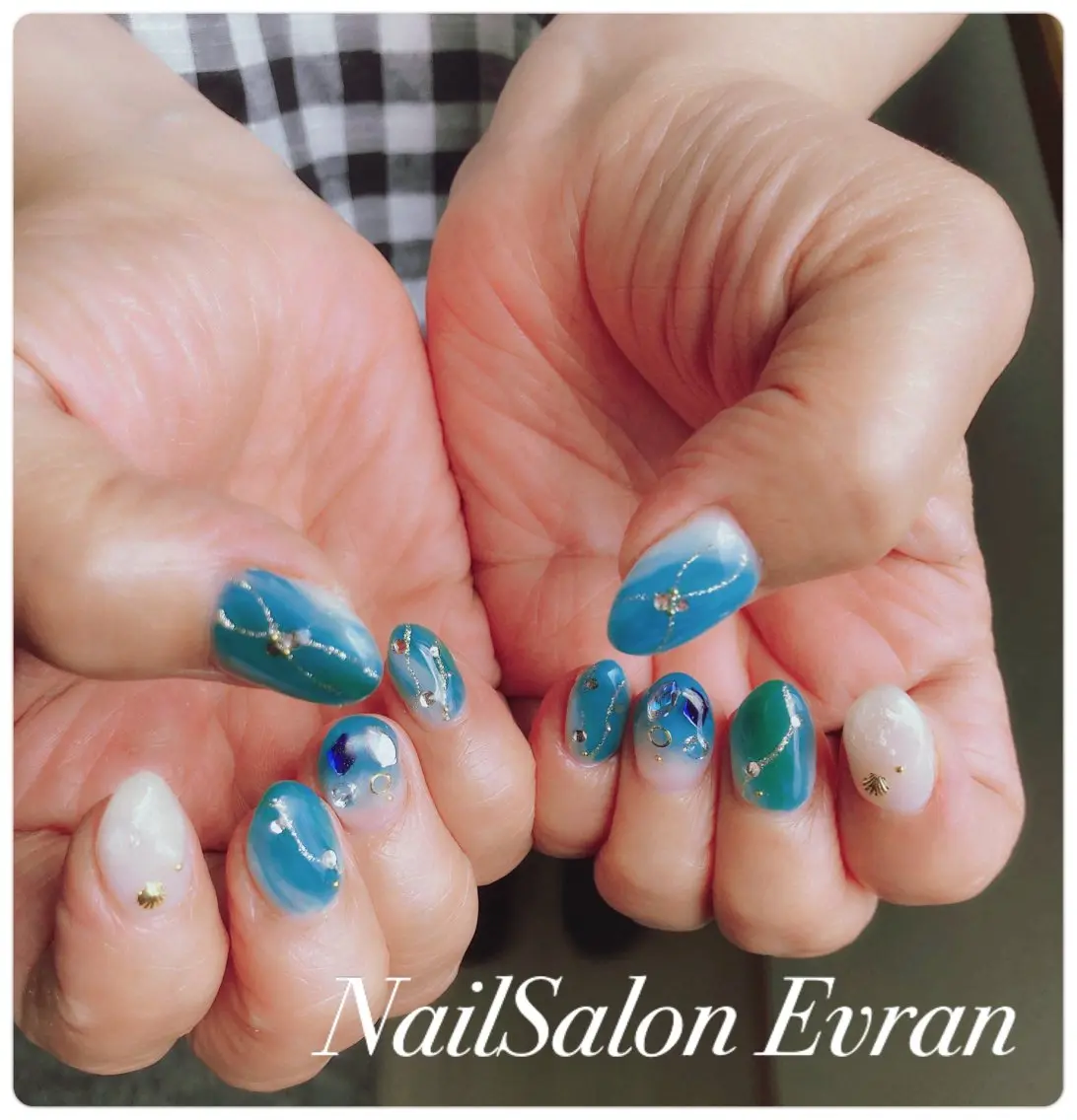 ネイル アートネイル フレンチネイル マグネットネイル 持ち込み ニュアンスネイル ハンドネイル Nail salon Evranのネイルデザイン