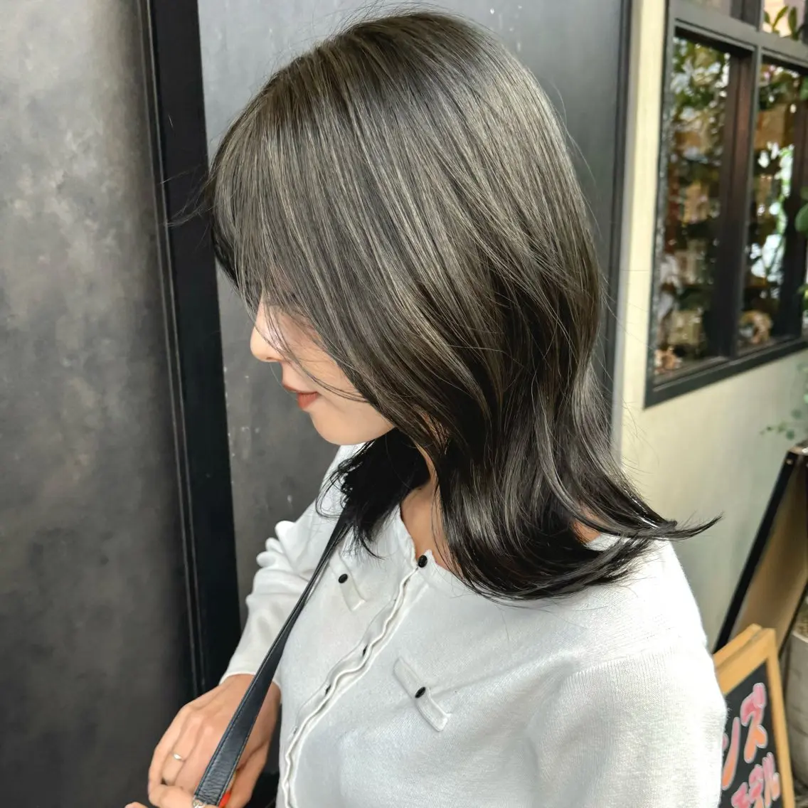 ミディアム カラー 透明感カラー グレージュ オリーブグレージュ オリーブグレー 比嘉 陽のヘアスタイル