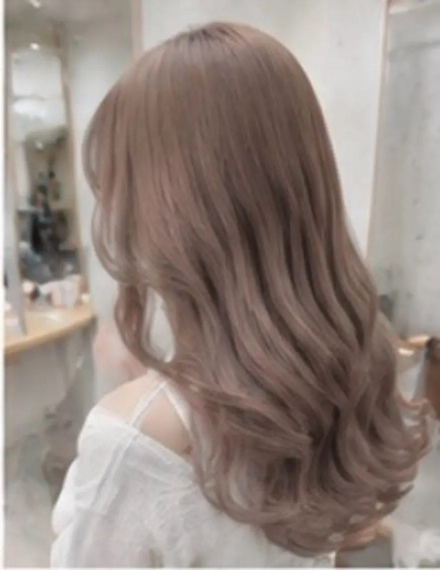 ロング カラー ヘアカラー 韓国×艶ハイトーンが かわいい✨️リオ🍒のヘアスタイル