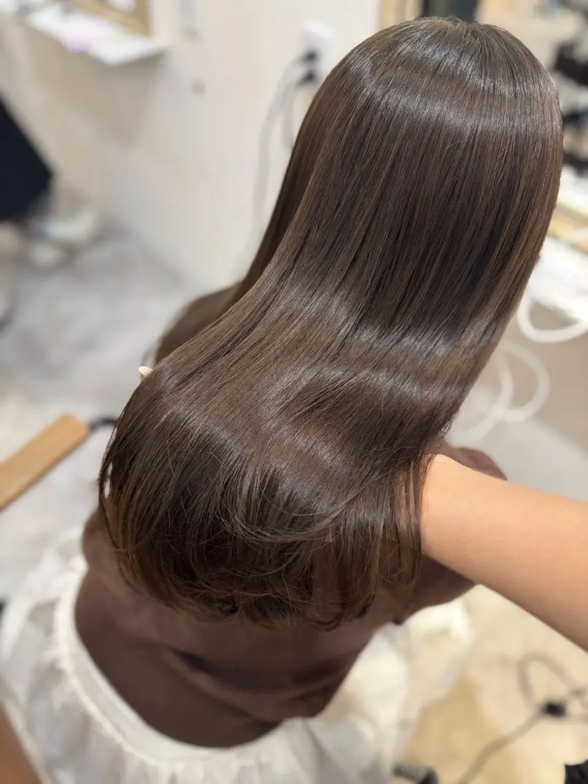 ロング カラー アッシュ アッシュブラウン ベージュカラー 黒髪 ブリーチ 赤み無し柔らかカラー 【梅田】madokaのヘアスタイル
