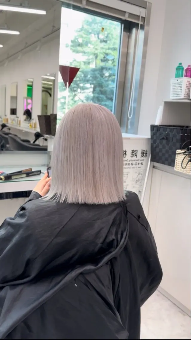 ミディアム カラー ヘアアレンジ ヘアカラー トリートメント ヘッドスパ ヘアセット ウルフカット×ハイ トーン職人🤍ゆうひのヘアスタイル