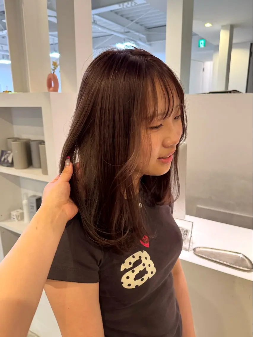 ミディアム ミルクティーブラウン ヘアカラー Cipre にちかのヘアスタイル