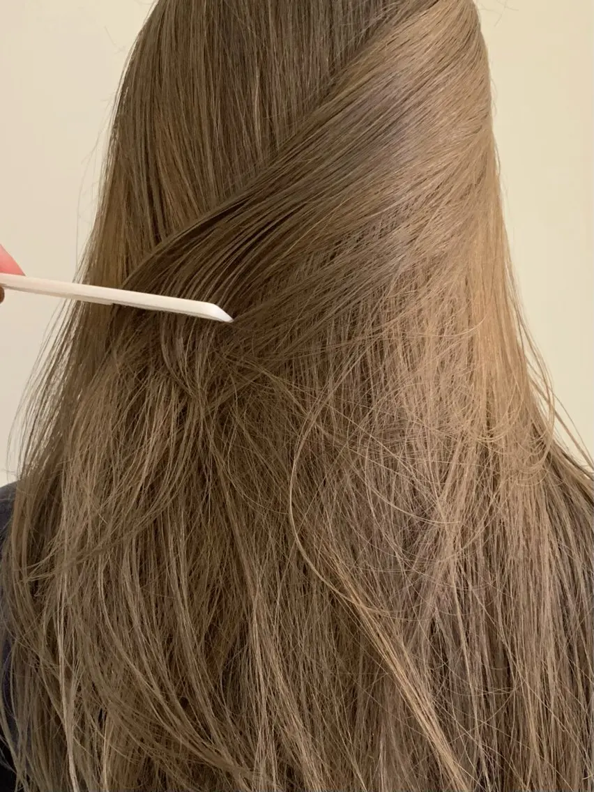 ロング カラー グレージュ ミルクティーグレージュ カット ヘアカラー 落合希 Olivebeigeのヘアスタイル