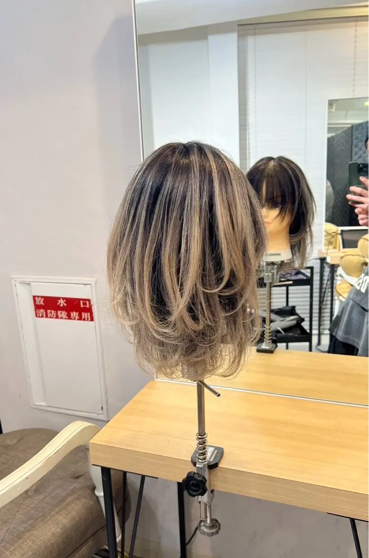 ミディアム カラー バレイヤージュ ベージュカラー ホワイトベージュ レイヤーカット 指名数No.1 /NAOYAのヘアスタイル