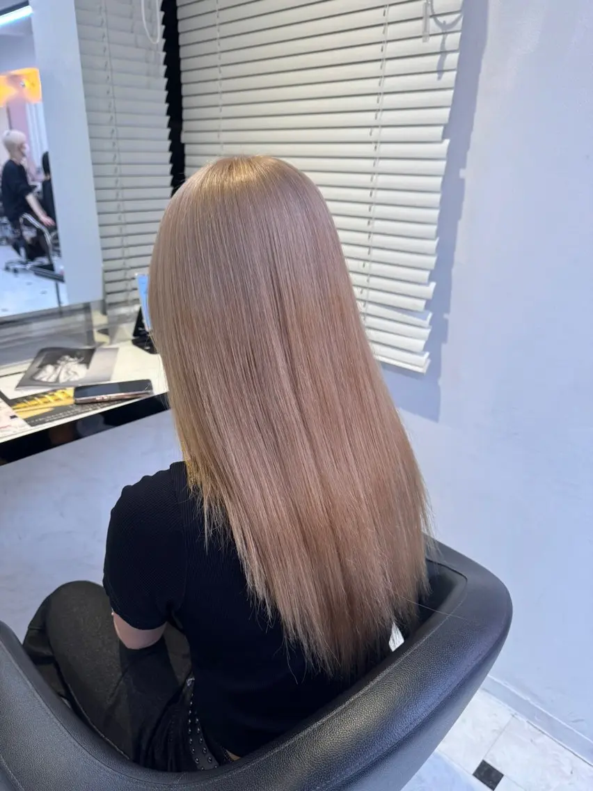 セミロング カラー ヘアアレンジ ブリーチ ケアブリーチ ヘアカラー 🥀レイヤー×ハイト ーントレンドヘア🥀のヘアスタイル