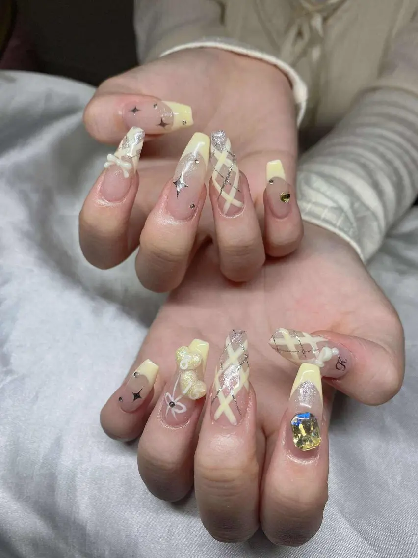 ネイル 長さ出し グラデーション 卒業式 キラキラネイル マグネットネイル ハンドネイル Lee Nailsのネイルデザイン