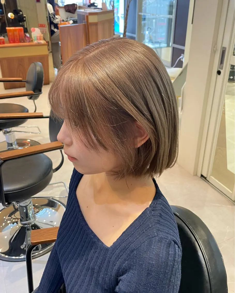 ショート カラー ベージュカラー ブリーチ ミルクティーベージュ オリーブカラー🫒/ ハッシュカット/みゆのヘアスタイル