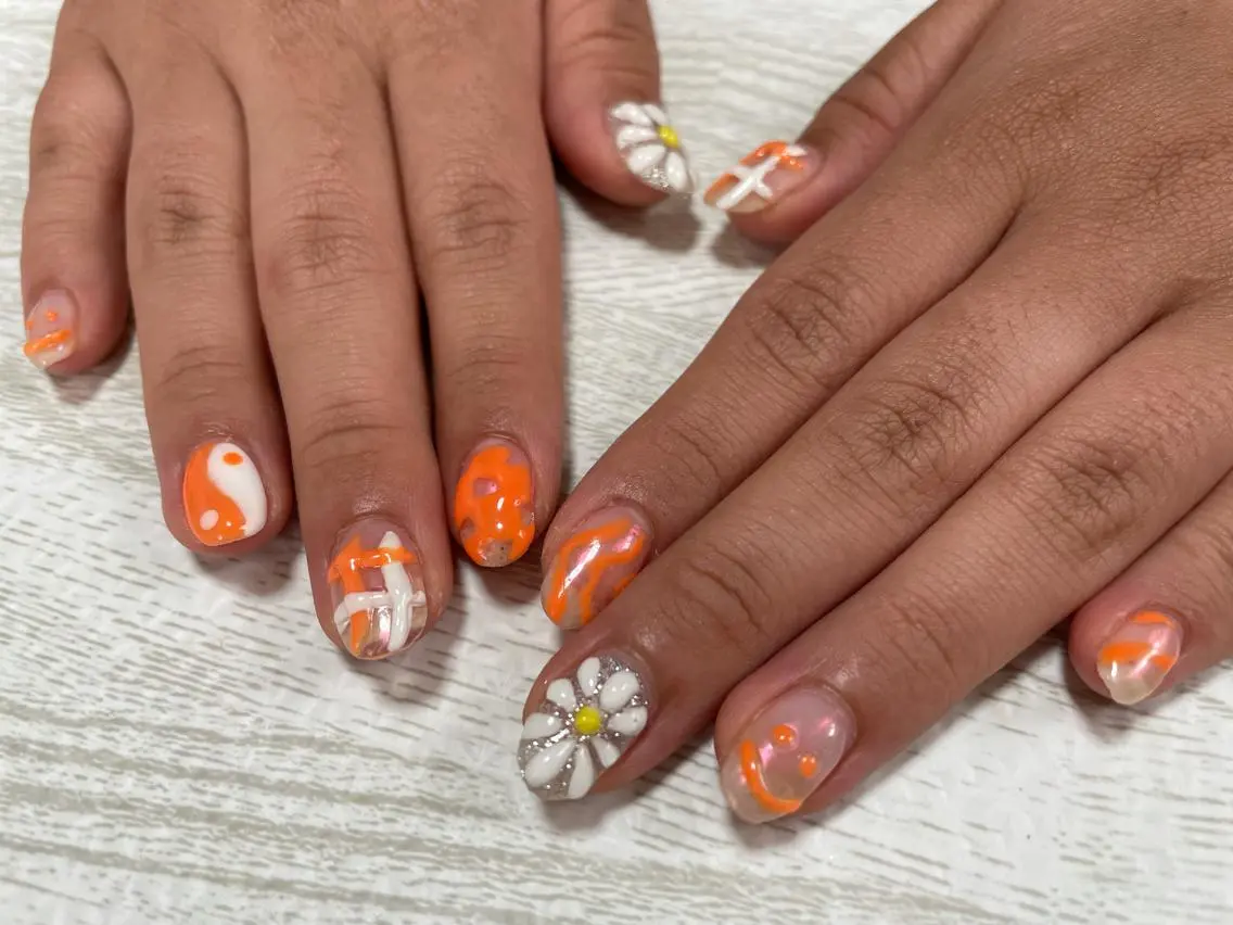 ネイル フラワーネイル オレンジ ぷっくりネイル ハンドネイル Ulu  Nail 🌱MOMOKAのネイルデザイン