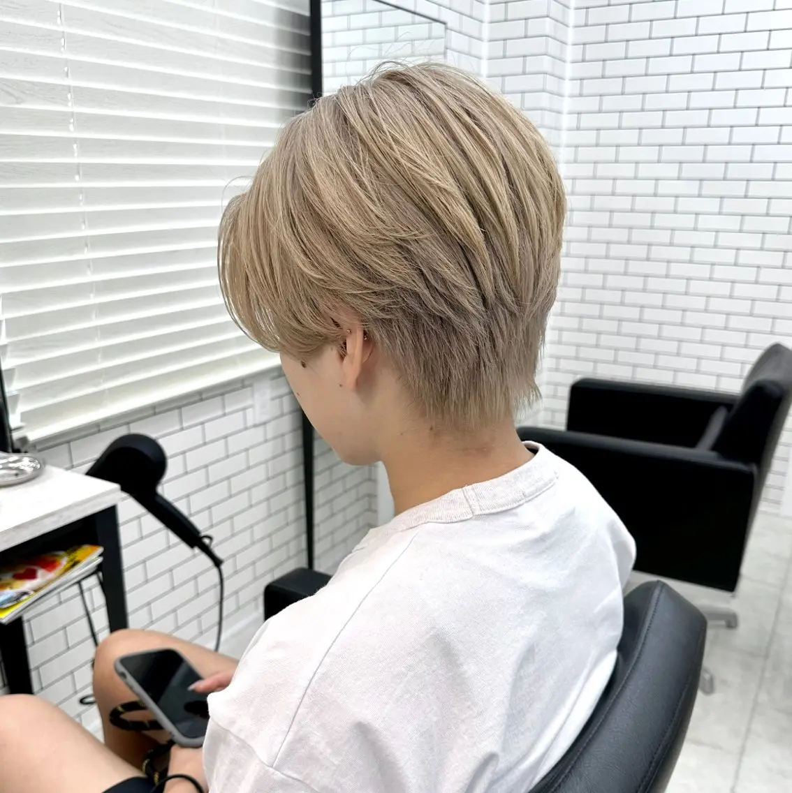 カラー メンズ メンズハイライト メンズハイトーン メンズインナーカラー デザインカラー ハイライトカラー メンズ特化✂️ 小枝 優生のヘアスタイル