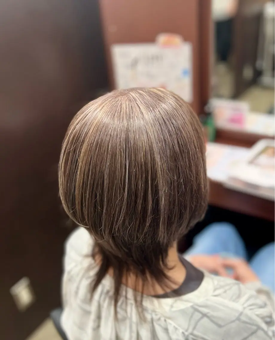 ショート アッシュ アッシュグレー アッシュグレージュ ハイライト カット ヘアカラー トリートメント ハイライト/艶カラー /白髪ぼかし🌼阿部のヘアスタイル
