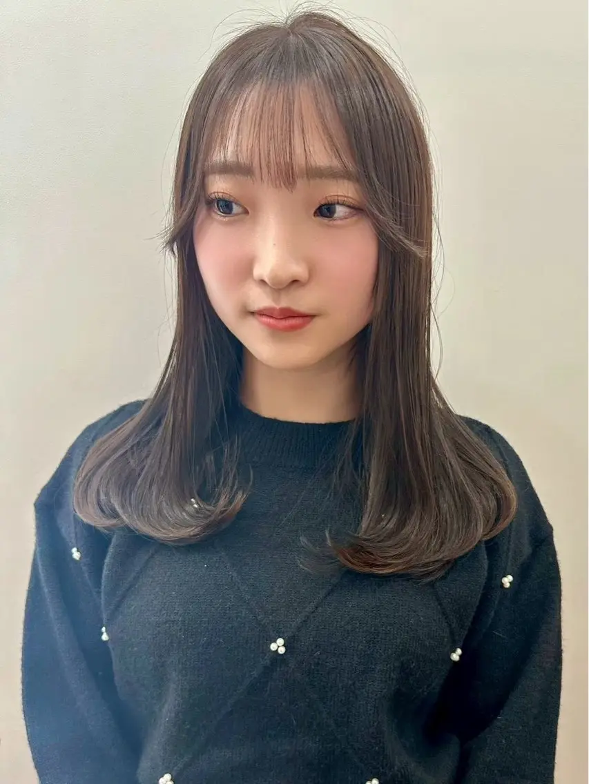 セミロング カラー イシド ソラトのヘアスタイル