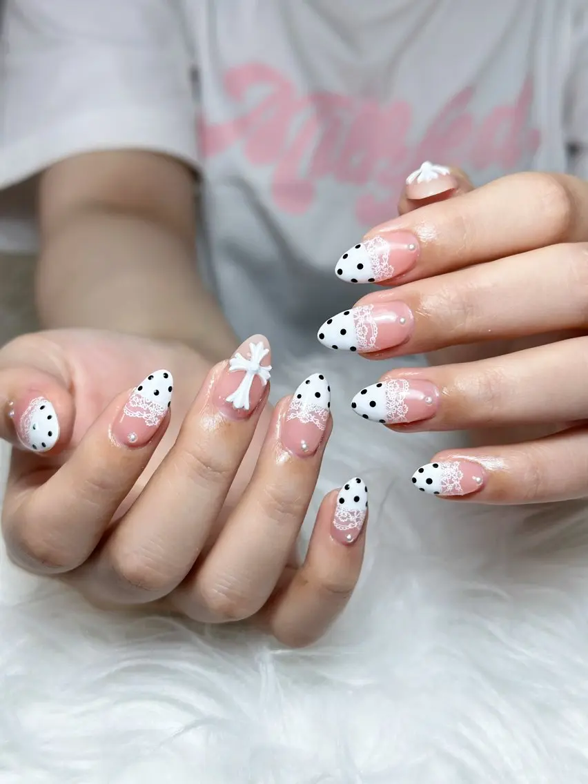 ネイル チークネイル ドット フレンチネイル グラデーション ハート ハンドネイル Julli NailStudioのネイルデザイン