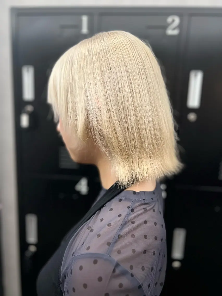 ミディアム カラー ブリーチ ブロンド ホワイトブロンド カット ヘアカラー 透明感カラー特化🫧 🦋栗原🦋のヘアスタイル