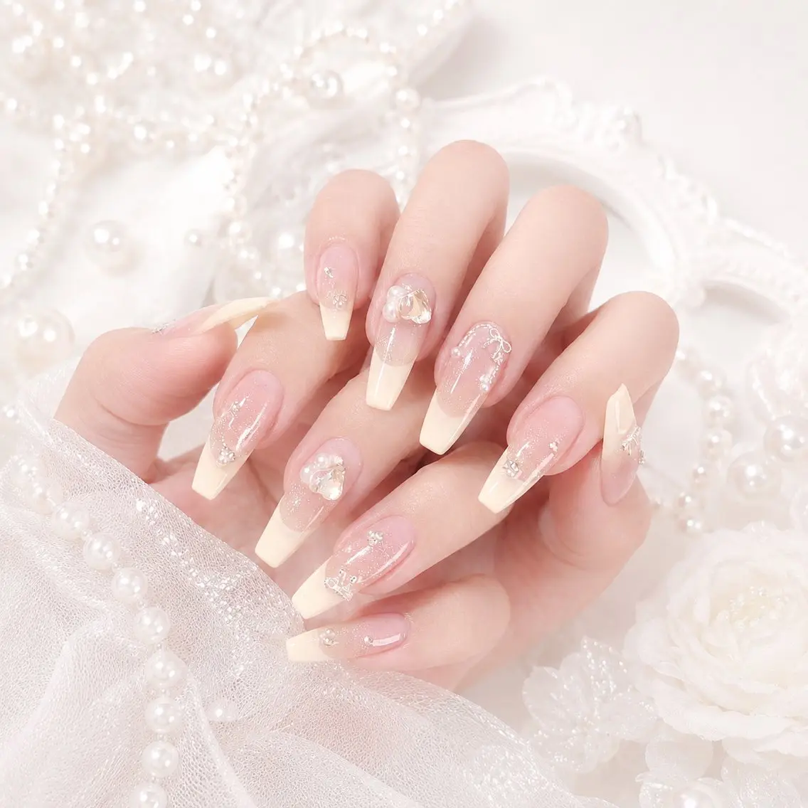 ネイル アートネイル オーロラネイル ボルドー チークネイル フレンチネイル ハンドネイル Sakura Nail Salonのネイルデザイン