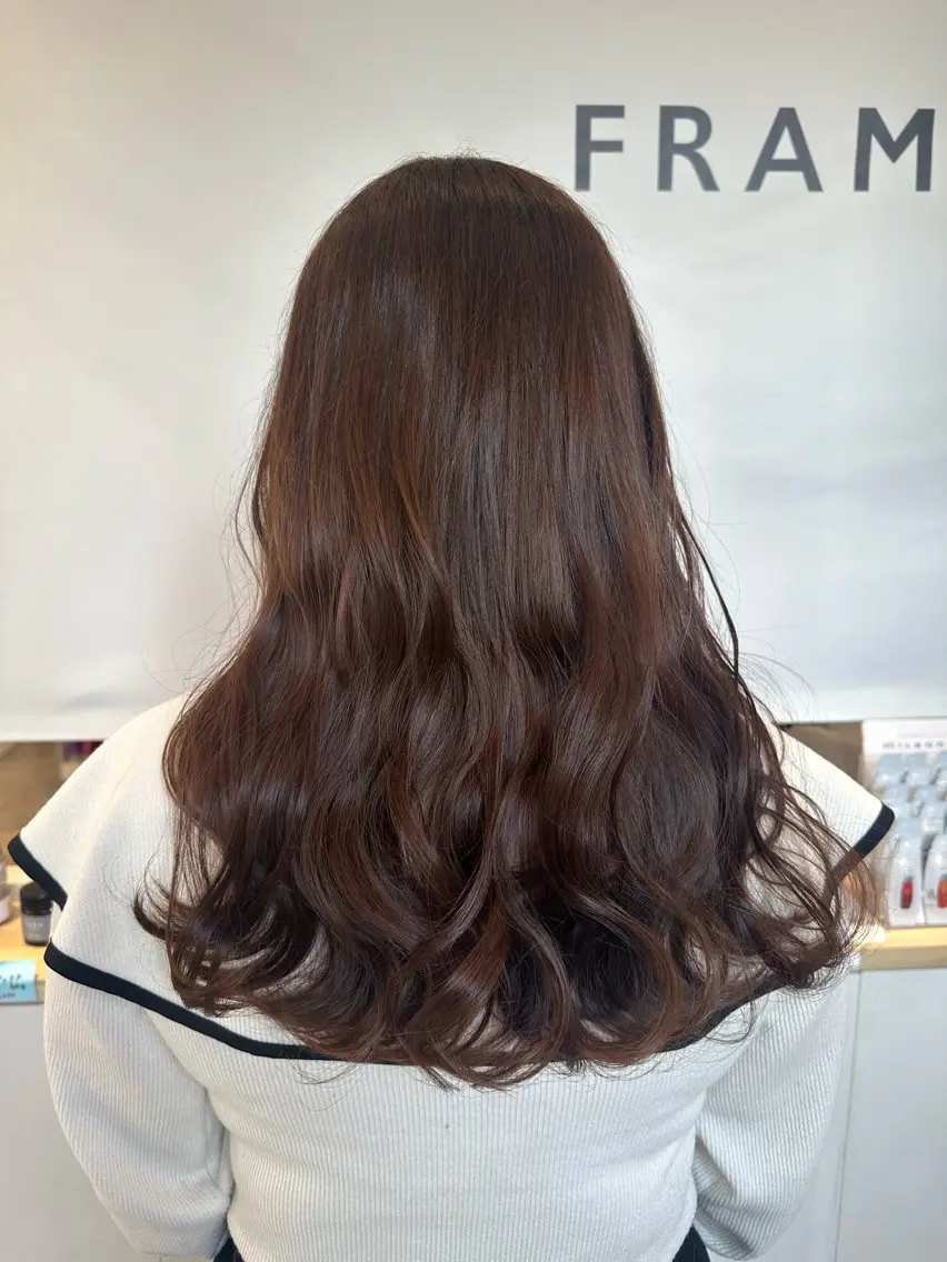 ロング カラー ブラウンカラー 柴崎 悠乃のヘアスタイル
