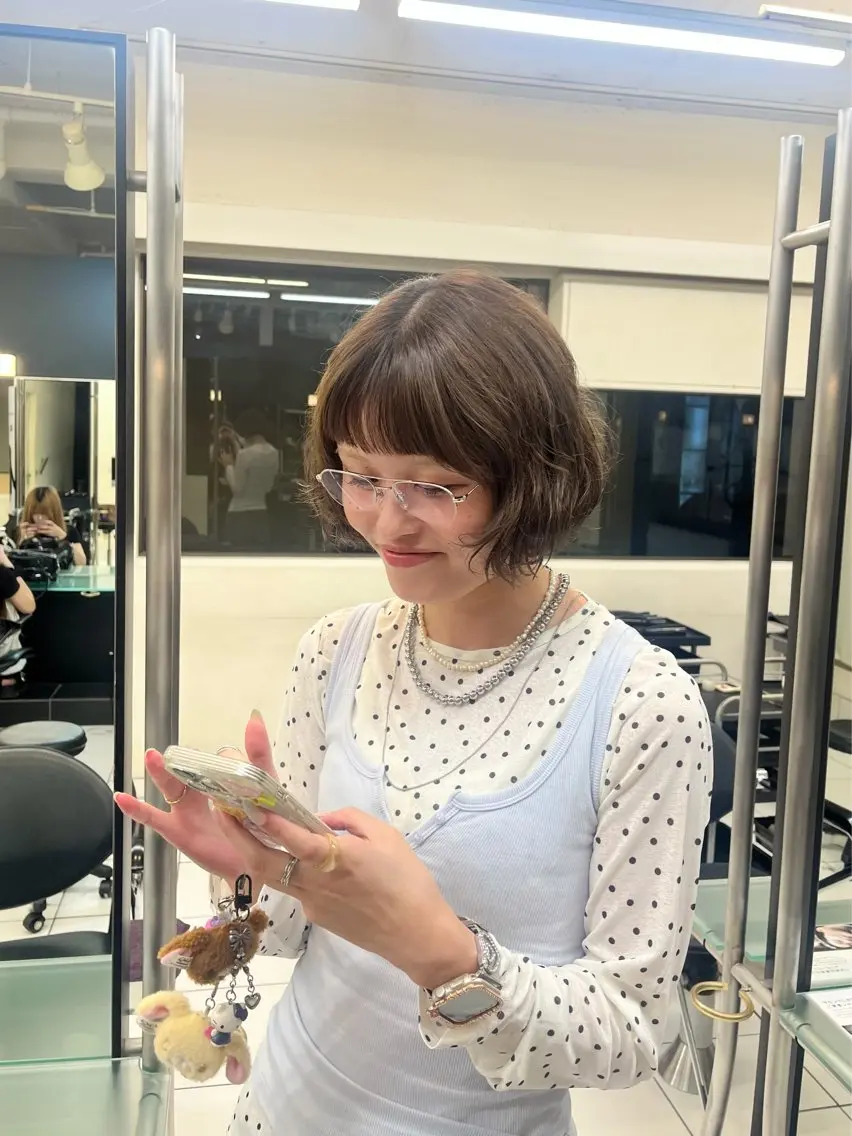 ショート カラー ボブ 新開 夏菜のヘアスタイル