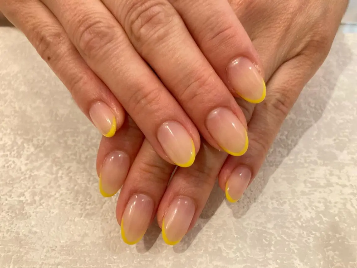 ネイル フレンチネイル 黄色 Lisa’s Salonのネイルデザイン