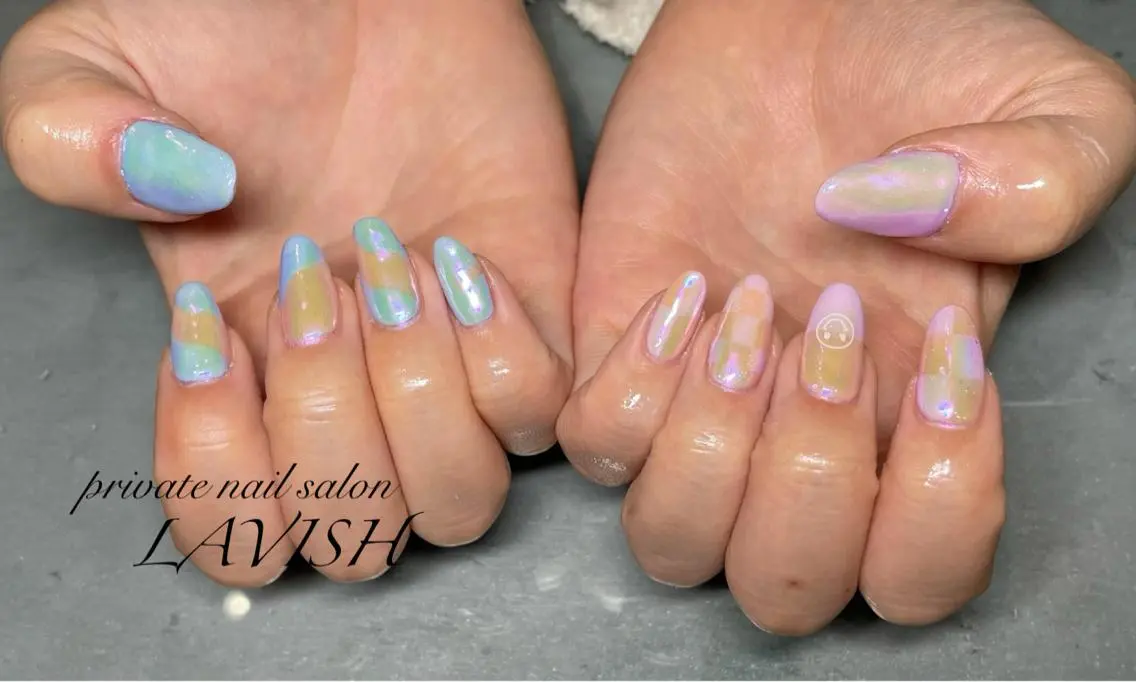 ネイル LAVISH 大和店 emi・:*+のネイルデザイン