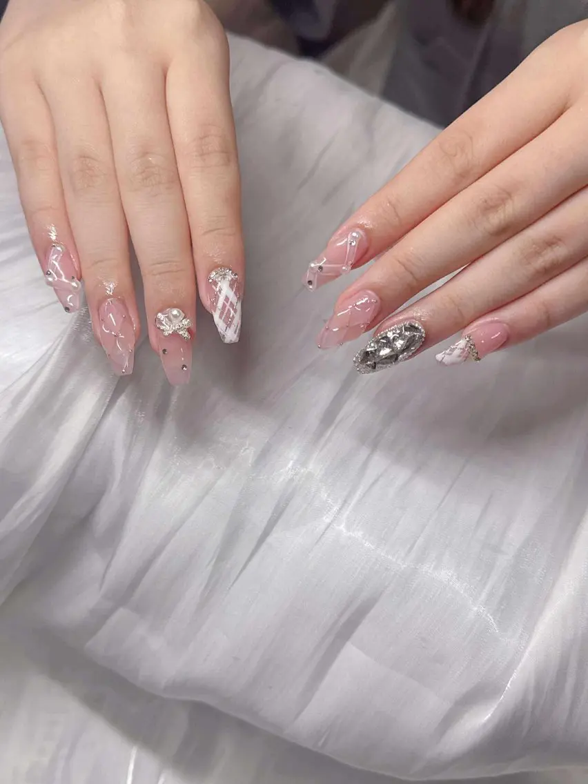 ネイル 長さ出し グラデーション 卒業式 キラキラネイル マグネットネイル ハンドネイル Lee Nailsのネイルデザイン