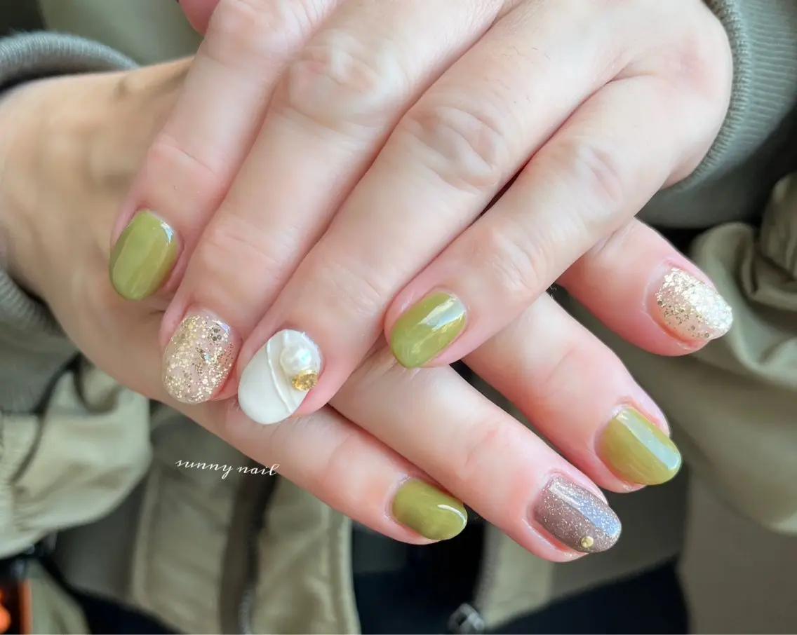 ネイル ジェルネイル グリーン ニュアンスネイル パラジェル バレンタイン sunny nailのネイルデザイン