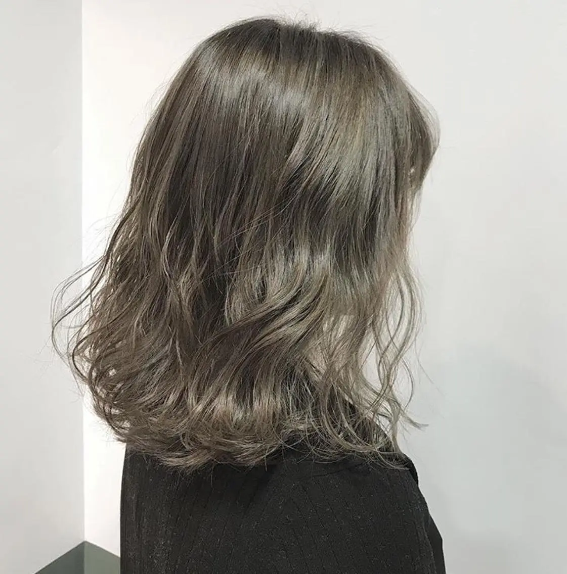 セミロング アッシュ ハイライト ヘアカラー トリートメント 是非可愛くさせて ください🩷sakiのヘアスタイル