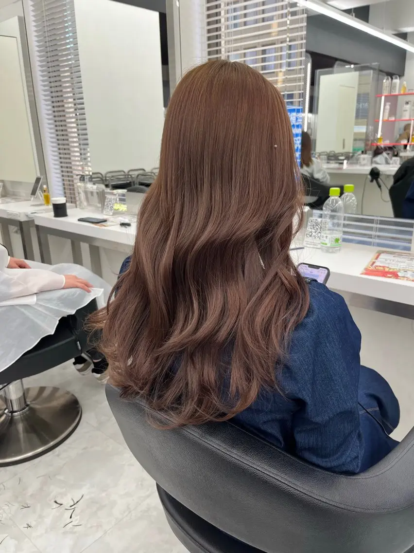 ロング カラー ベージュカラー ミルクティーベージュ ヘアカラー 💖トレンド春夏 カラー💖FUTAのヘアスタイル