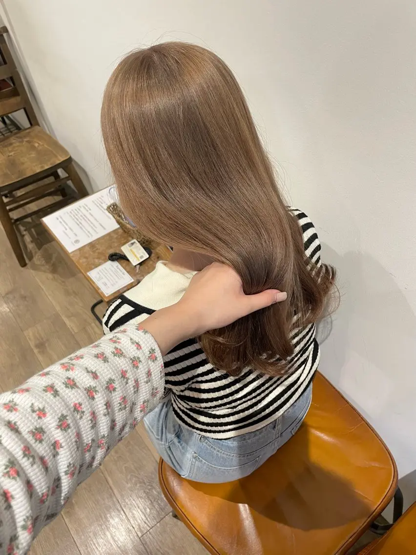 ロング カット ヘアカラー トリートメント Megu/ベージュ/ 透明感カラーのヘアスタイル