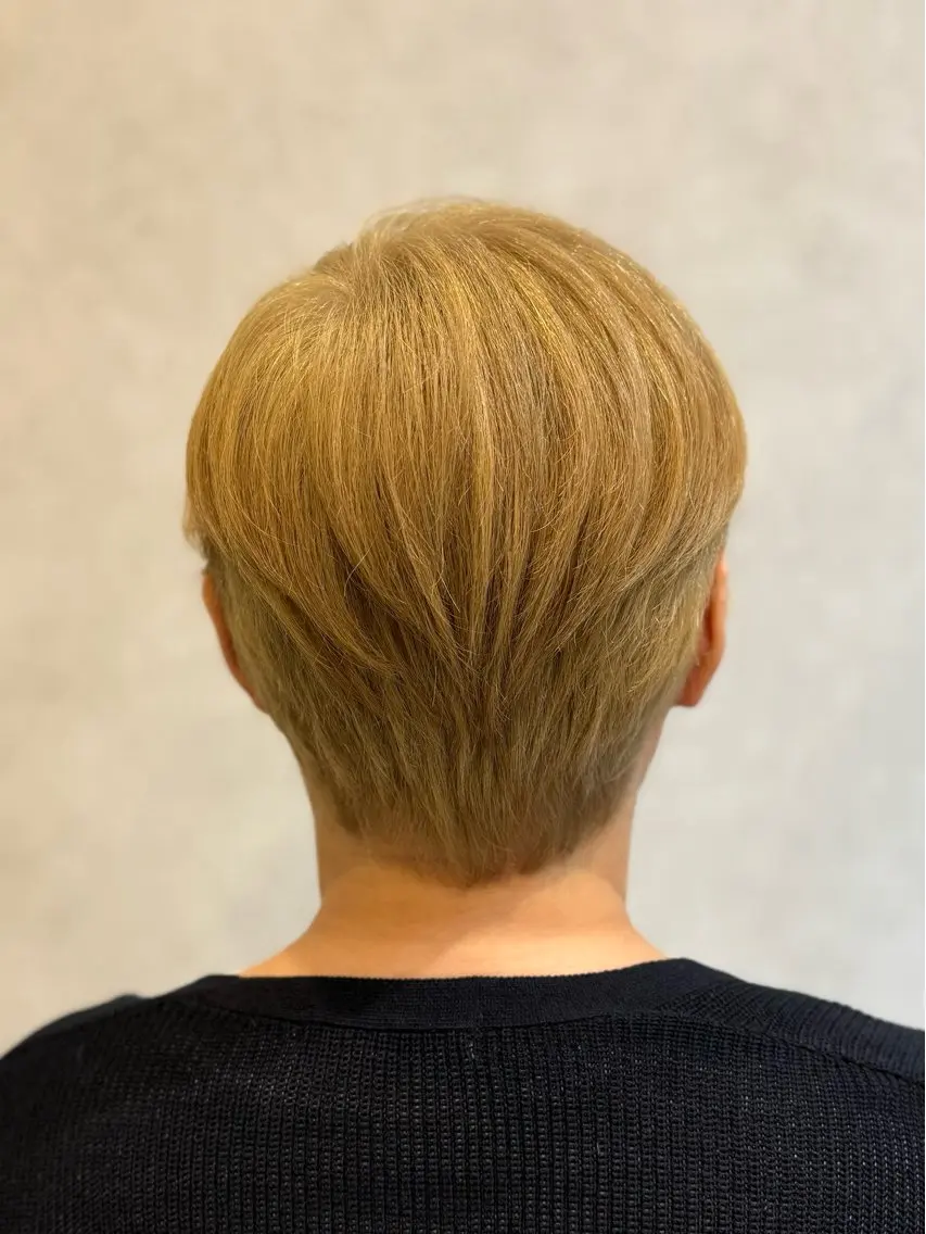 ショート カラー ブロンド ダブルカラー ヘアカラー トリートメント YUKA .のヘアスタイル