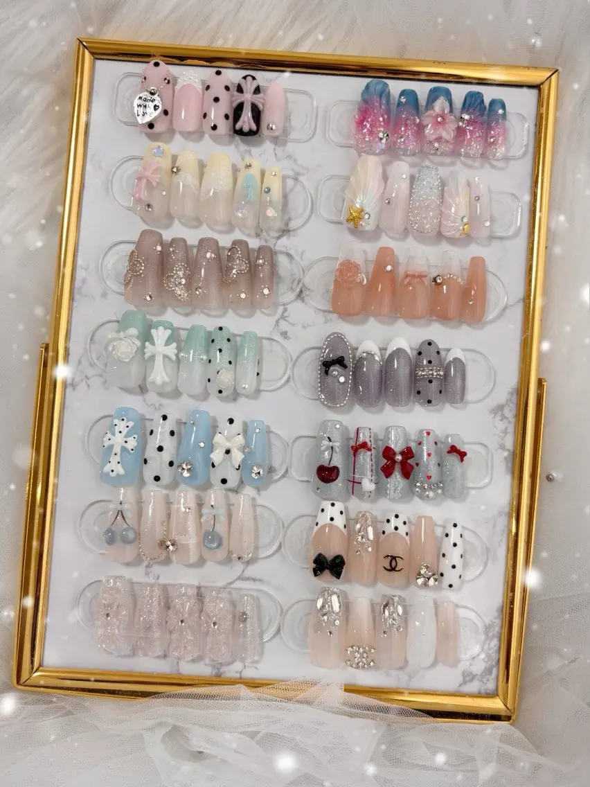 ネイル オーロラネイル チークネイル クリアネイル ドット グリーン ハンドネイル YM nailのネイルデザイン