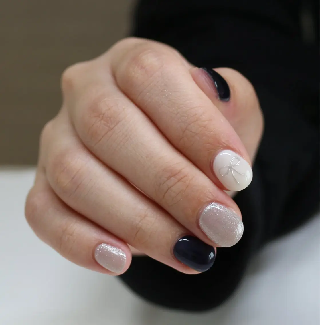 ネイル ブルー マグネットネイル リボン シンプルネイル 夏ネイル ハンドネイル Baku Nailsのネイルデザイン