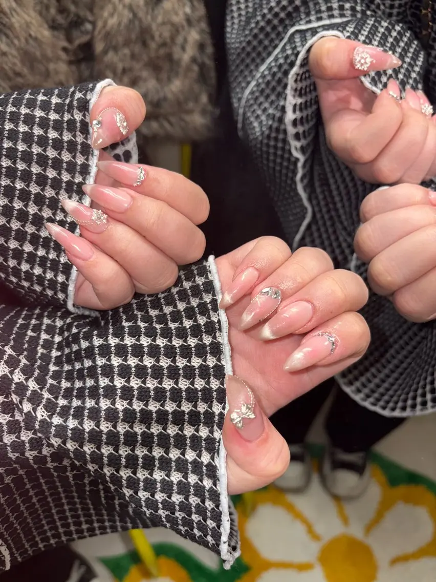 ネイル チークネイル マグネットネイル ミディアムネイル 33nail✴️栄 スミレ❇️Gel-xのネイルデザイン