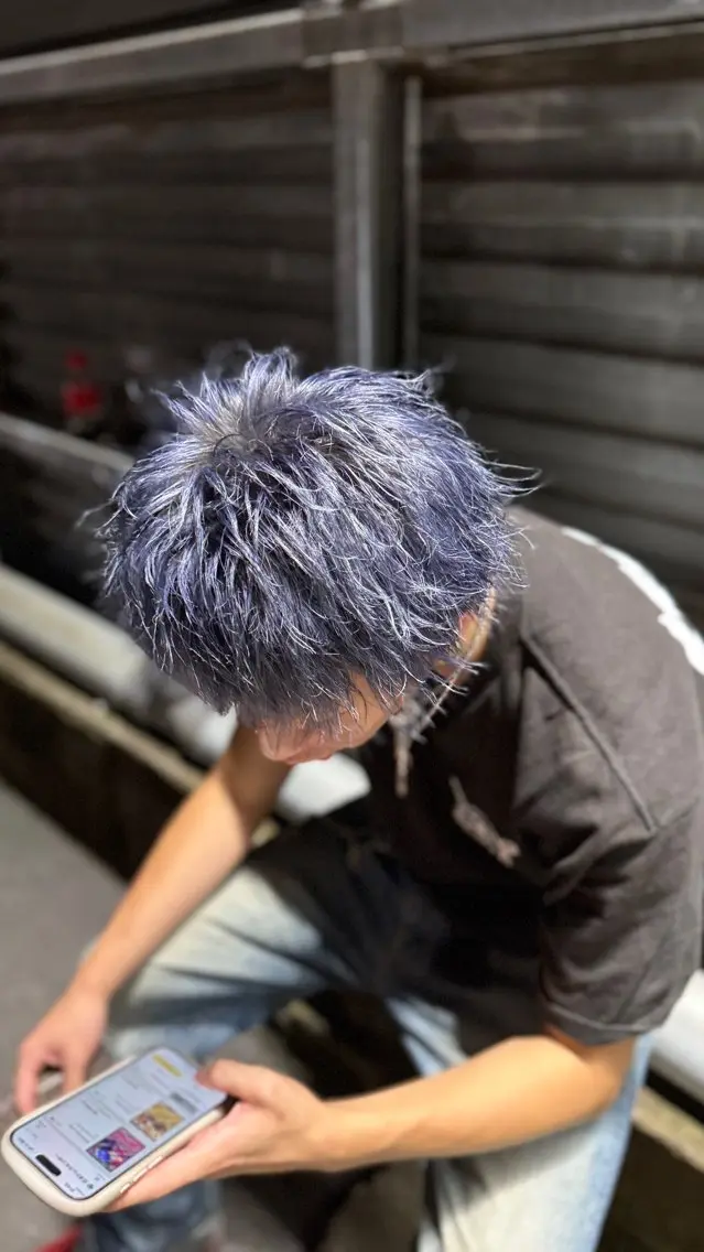 カラー メンズ メンズブリーチ メンズハイトーン ブリーチ ブルーカラー 透明感カラー ヘアカラー Decor🦄 minatozakiのヘアスタイル