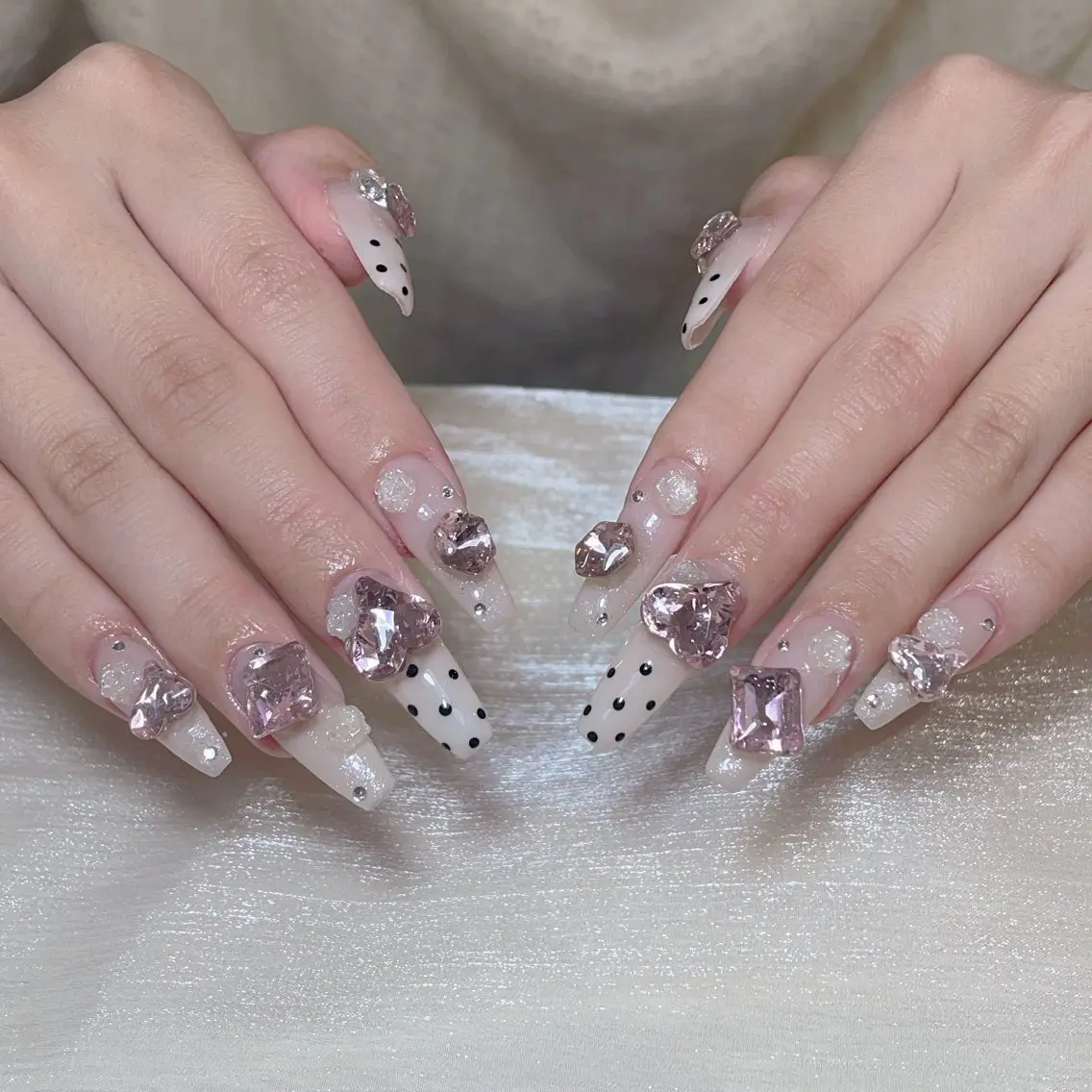 ネイル アートネイル オーロラネイル フラッシュネイル ガーリー キラキラネイル ハンドネイル Una NAILMANAMIのネイルデザイン