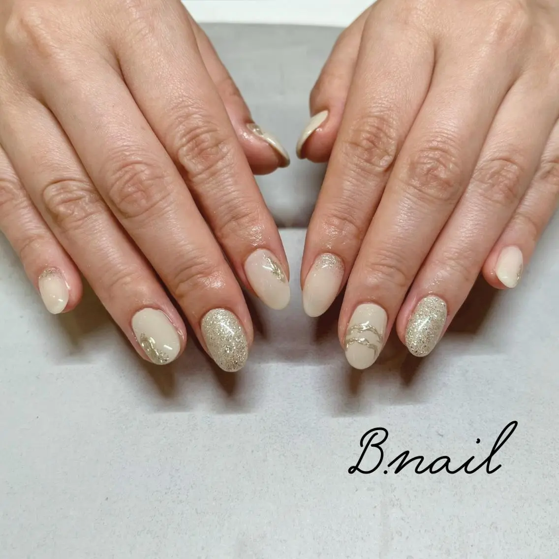 ネイル ゴールド ニュアンスネイル ブライダルネイル ホワイト ハンドネイル B.nail | mitoのエステ・リラクイメージ