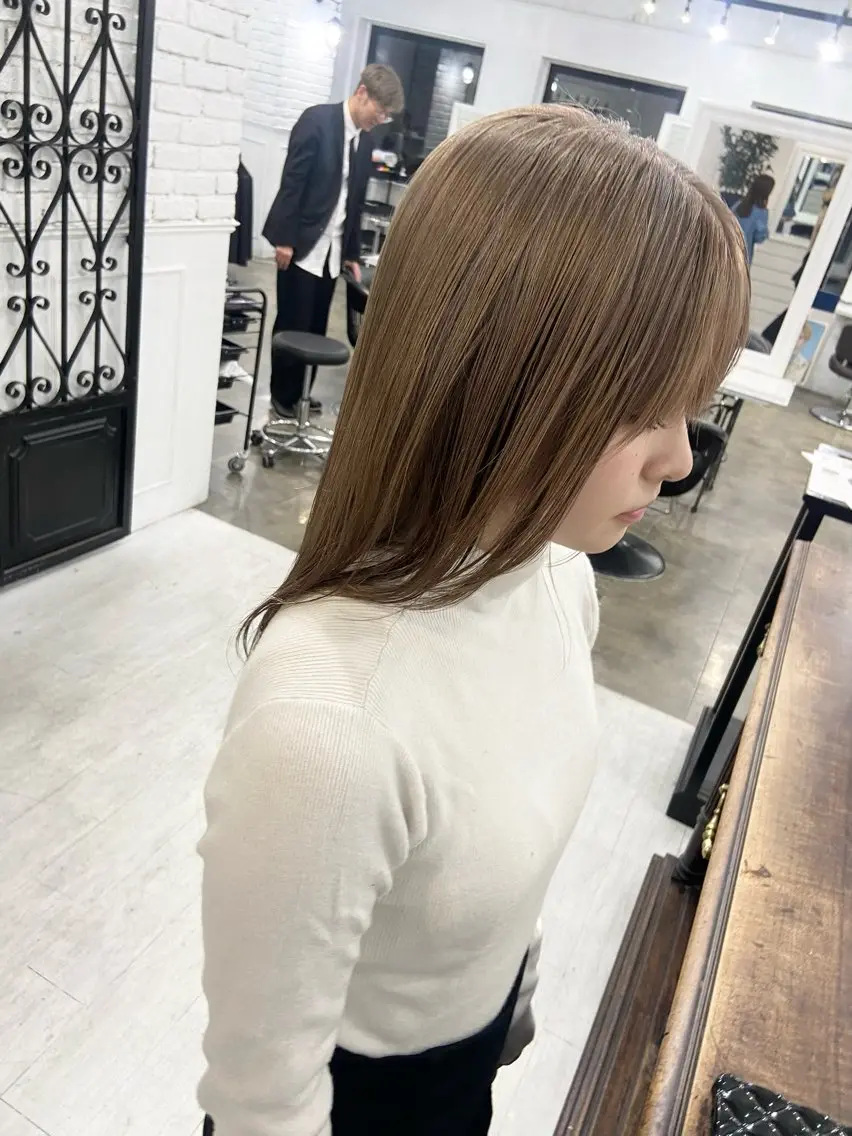 セミロング カラー ベージュカラー ブリーチ 抜きっぱなしブロンド ブロンド ケアブリーチ 札幌ブリーチカラー/ ダブルカラー/ドイのヘアスタイル