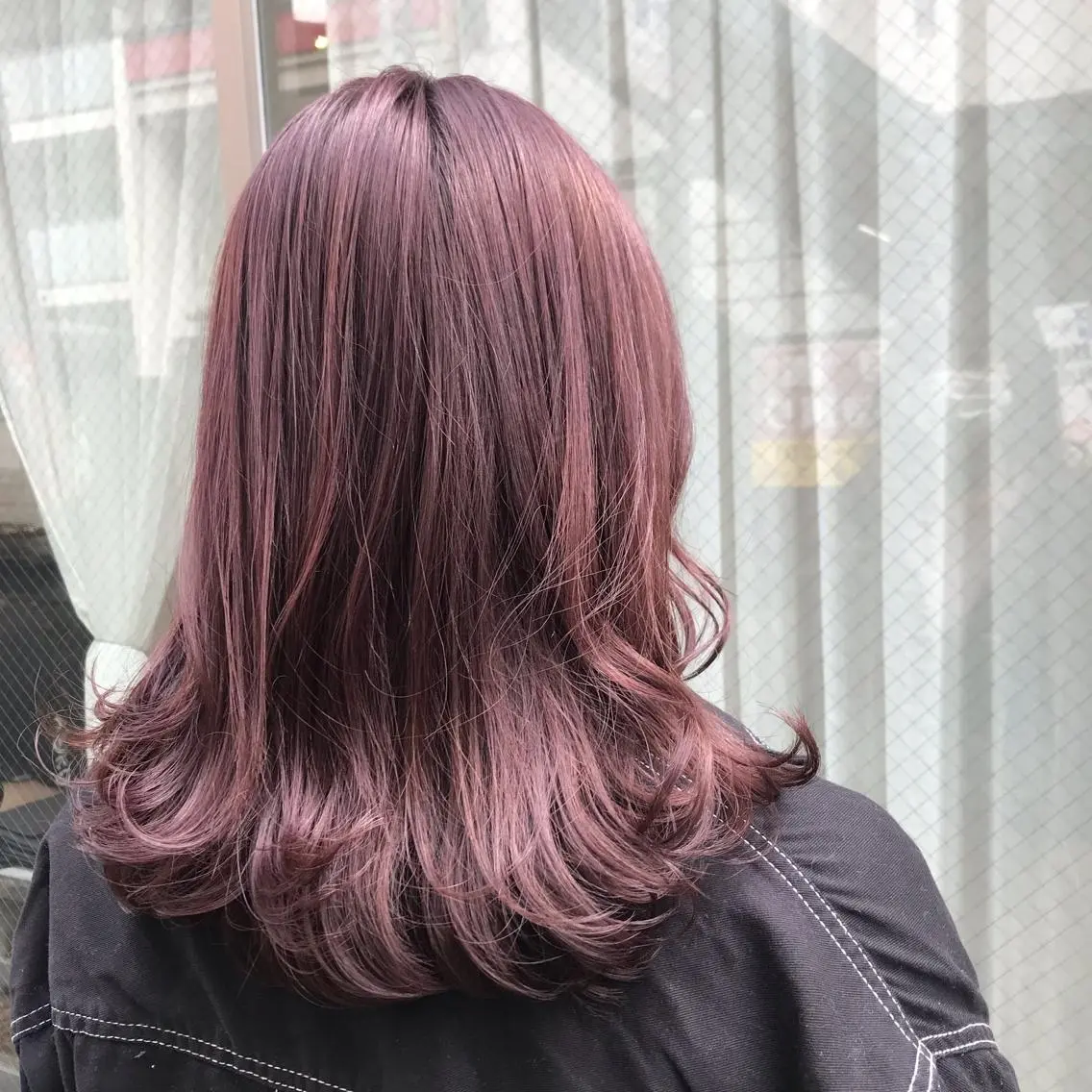 ミディアム カラー いけだ ひかり ハイライトくびれヘアのヘアスタイル