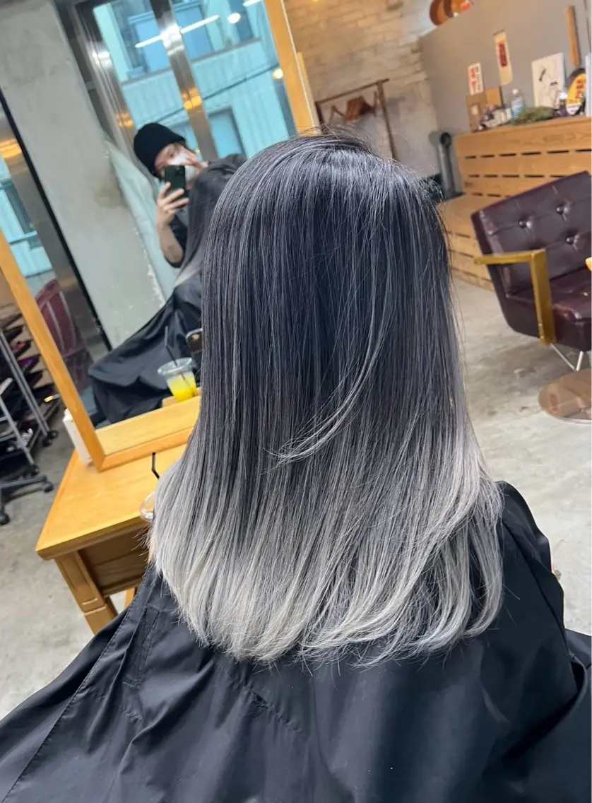 セミロング カラー バレイヤージュ シルバー ホワイトシルバー レイヤーカット ヘアカラー トリートメント 指名数No.1 /NAOYAのヘアスタイル