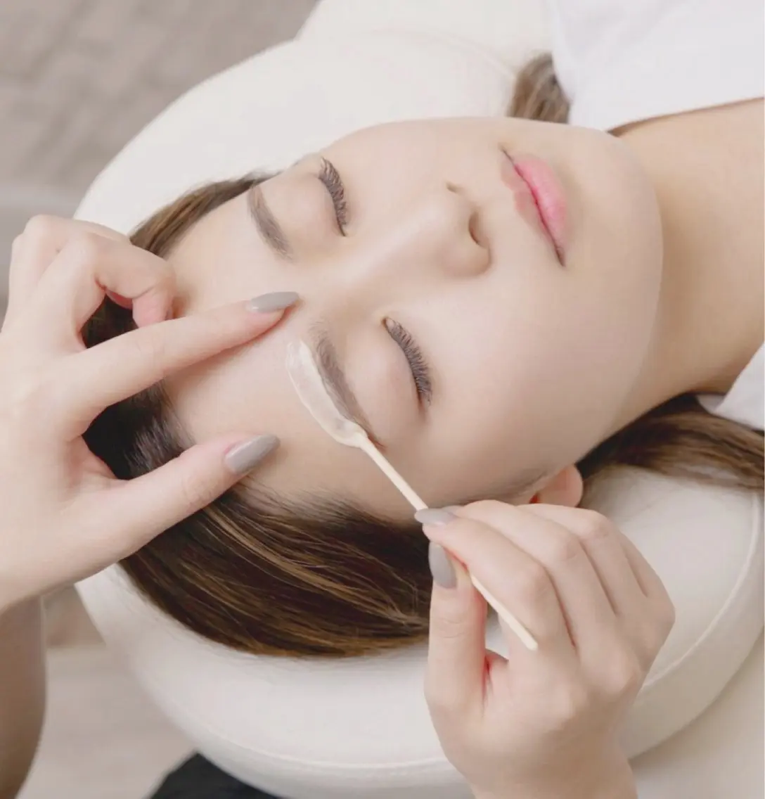 【学生限定🎓🫧】〜眉毛WAX〜 眉毛を整えて、さりげなく垢抜け✨学校でも好印象なナチュラル眉に🌿の写真