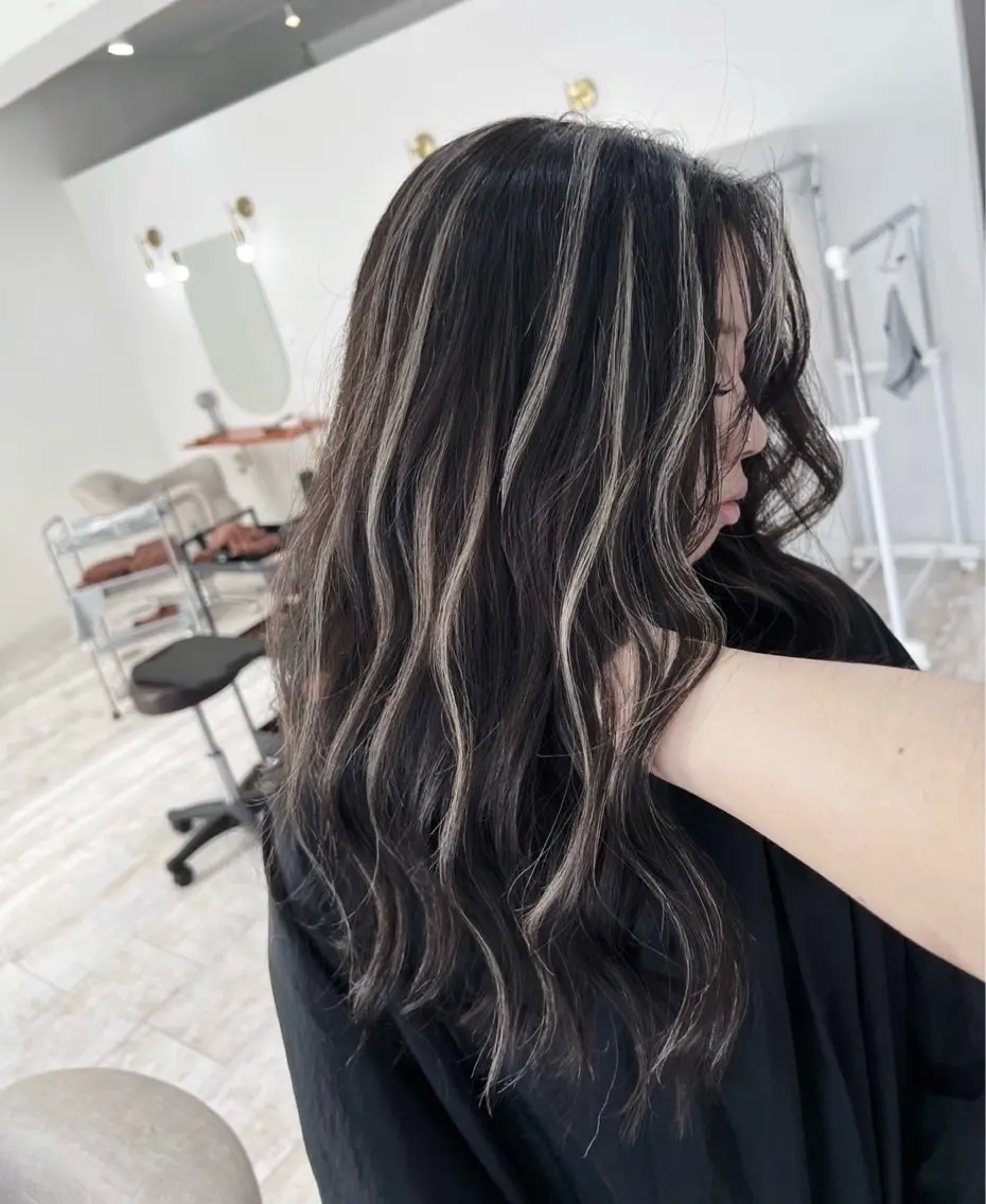 セミロング カラー ブラウンカラー ダークブラウン ハイライトカラー ハイライト 指名数No.1 /NAOYAのヘアスタイル