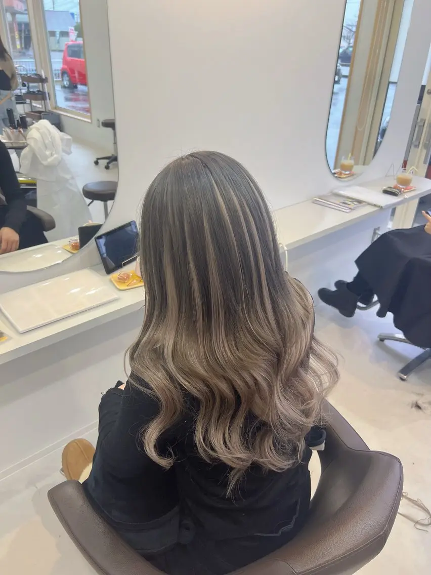 ロング プルエクステ エクステ レイヤーカット 此川 紗良のヘアスタイル