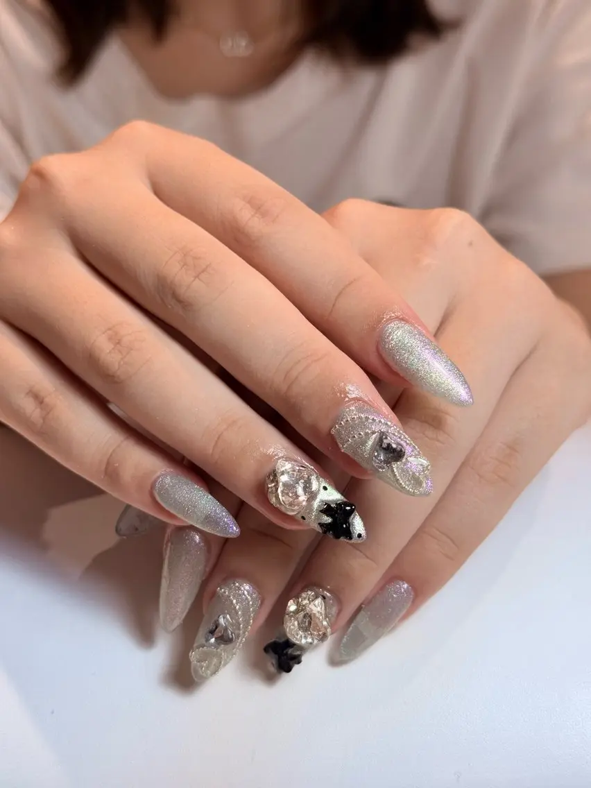 ネイル アートネイル チークネイル フレンチネイル グラデーション キラキラネイル ハンドネイル Risa_ Nailのネイルデザイン