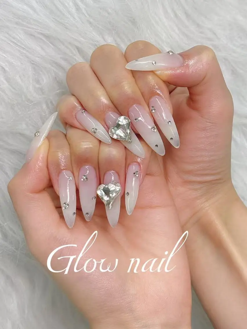 ネイル ハンドネイル Glow Minamiのネイルデザイン