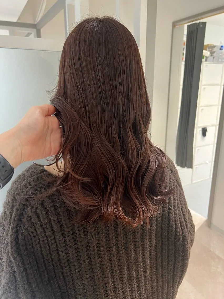 ミディアム カラー ベージュカラー ピンクカラー ピンクベージュ 暗髪カラー🫐パーマ おくだりんかのヘアスタイル