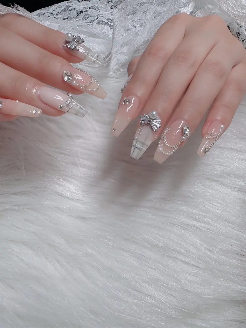 ネイル オーロラネイル フレンチネイル ジェルネイル ハロウィン キラキラネイル H.baby Nail Salonのネイルデザイン