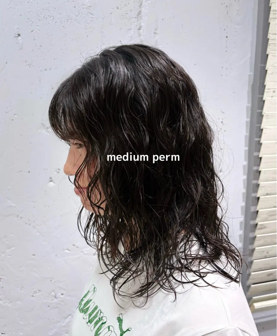 ミディアム パーマ ミディアムパーマ レイヤーカット カット パーマ 透明感カラー/レイヤ ーカット/夏凜のヘアスタイル