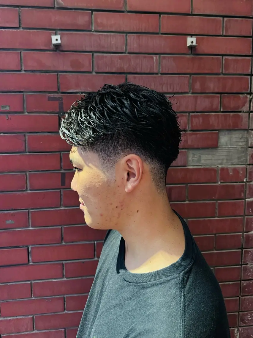 ショート パーマ メンズ メンズパーマ 刈り上げ スパイラルパーマ ヘアカラー 柏メンズカットパーマ NO.1タイチのヘアスタイル