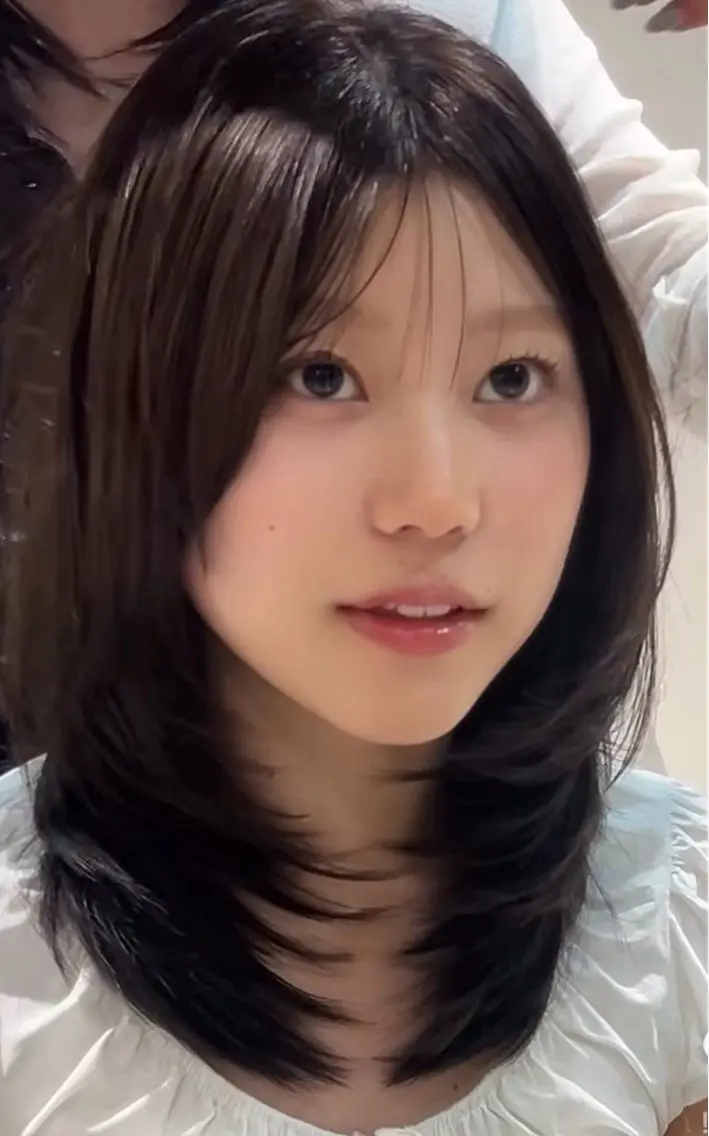 セミロング 真下 瑞歩のヘアスタイル