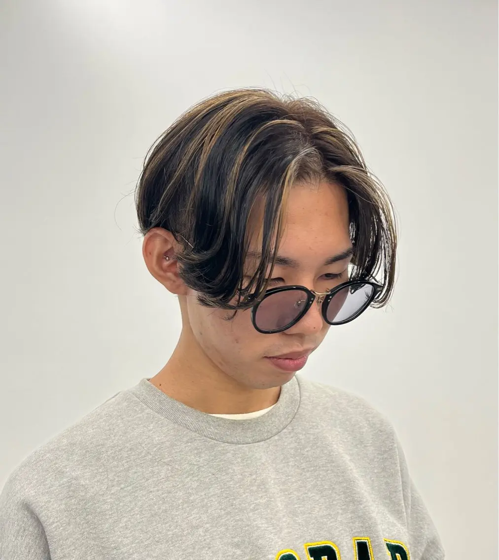 カラー メンズ センターパート メンズハイライト ハイライトカラー 森龍馬 メンズ専門美容師のヘアスタイル