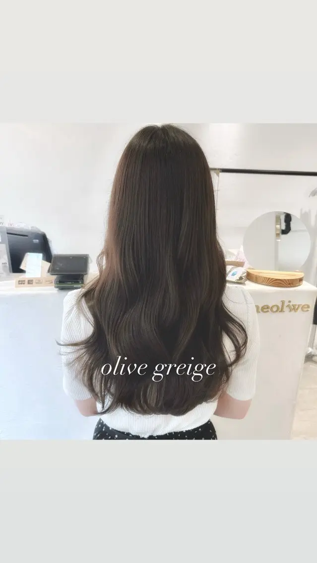 ロング レイヤーカット カット ヘアカラー トリートメント 艶カラー/韓国風ヘア 🩵shioneのヘアスタイル